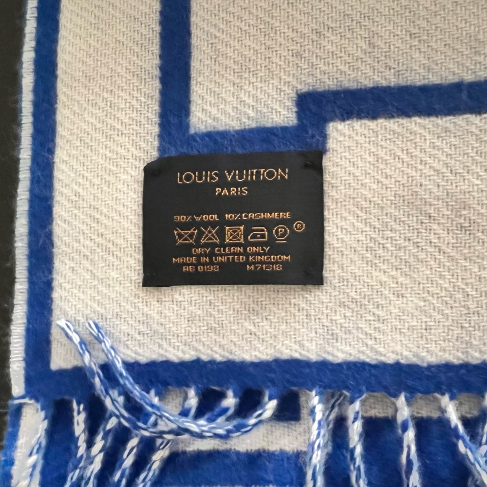 BRAND NEW WITHOUT TAG LOUIS VUITTON BLUE WOOL LOUIS CITY SCARF - Picture 5 of 5